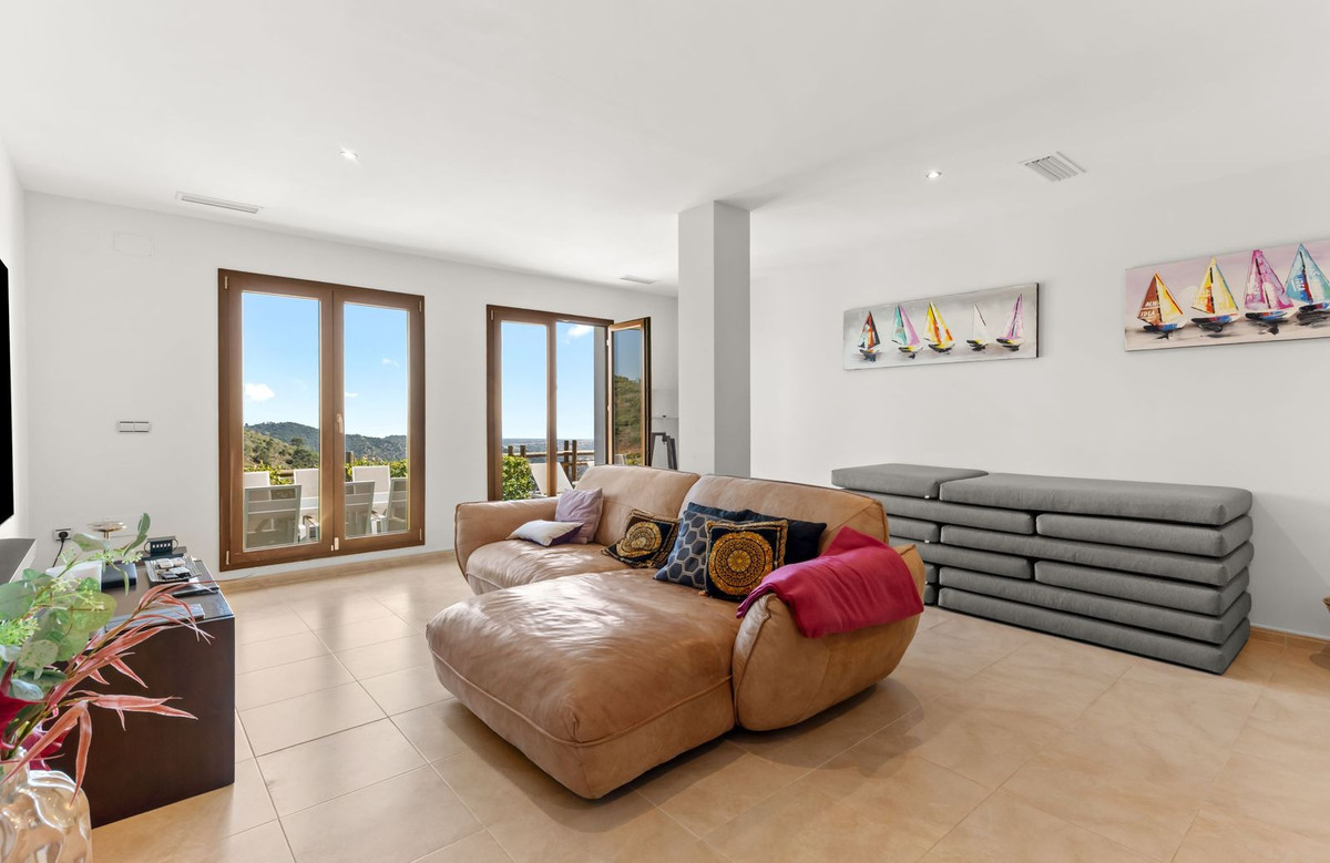 5 Bed Townhouse for sale in Benahavís Costa Del Sol, Málaga, Spain