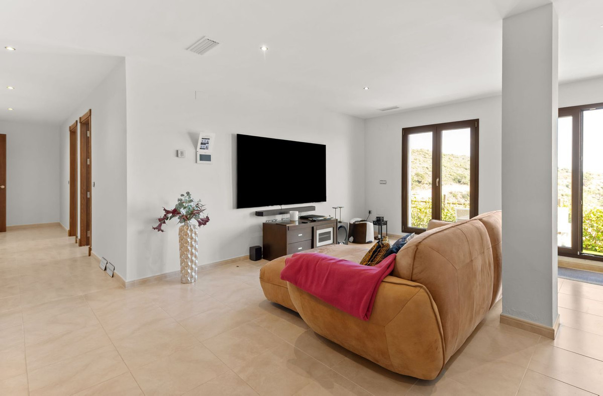 5 Bed Townhouse for sale in Benahavís Costa Del Sol, Málaga, Spain