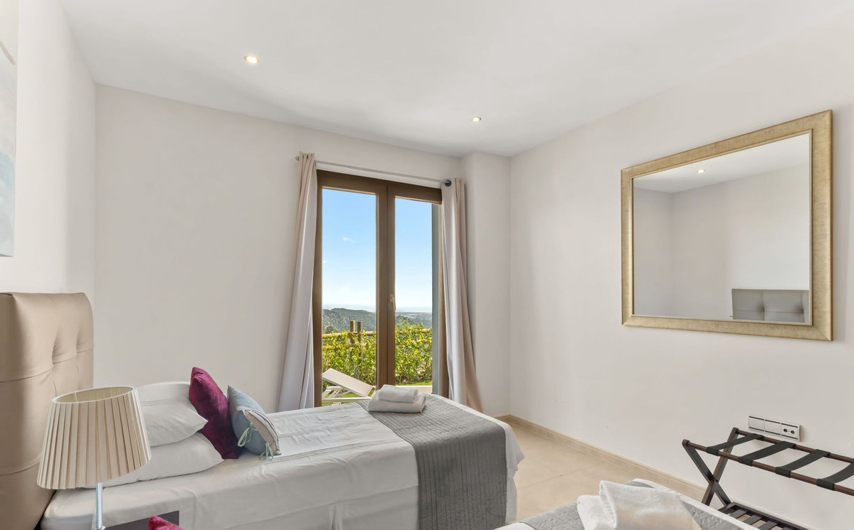 5 Bed Townhouse for sale in Benahavís Costa Del Sol, Málaga, Spain