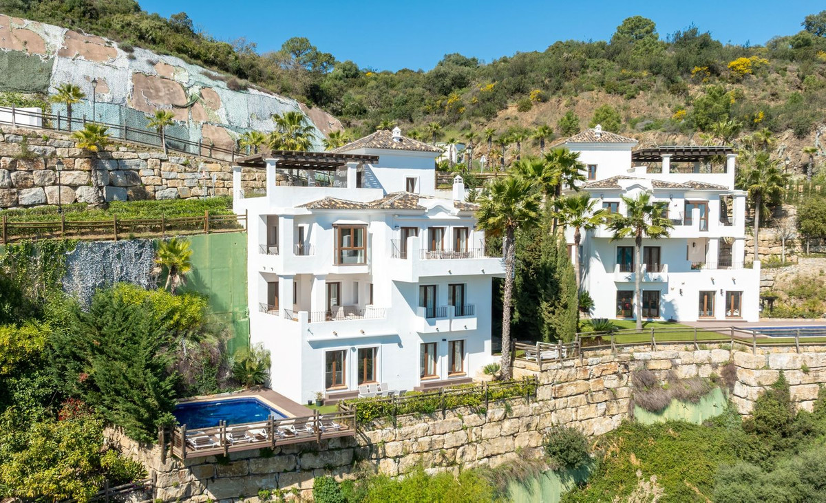 5 Bed Townhouse for sale in Benahavís Costa Del Sol, Málaga, Spain