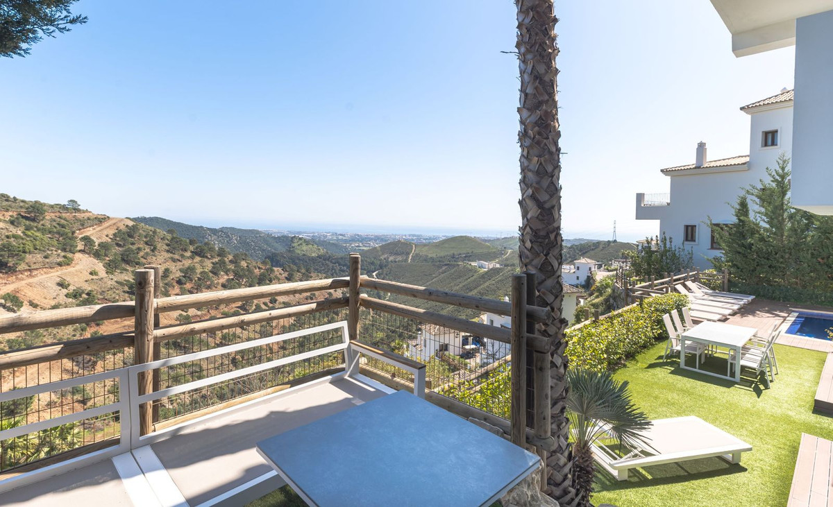5 Bed Townhouse for sale in Benahavís Costa Del Sol, Málaga, Spain