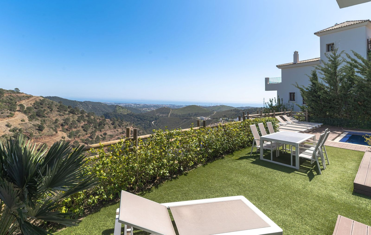 5 Bed Townhouse for sale in Benahavís Costa Del Sol, Málaga, Spain