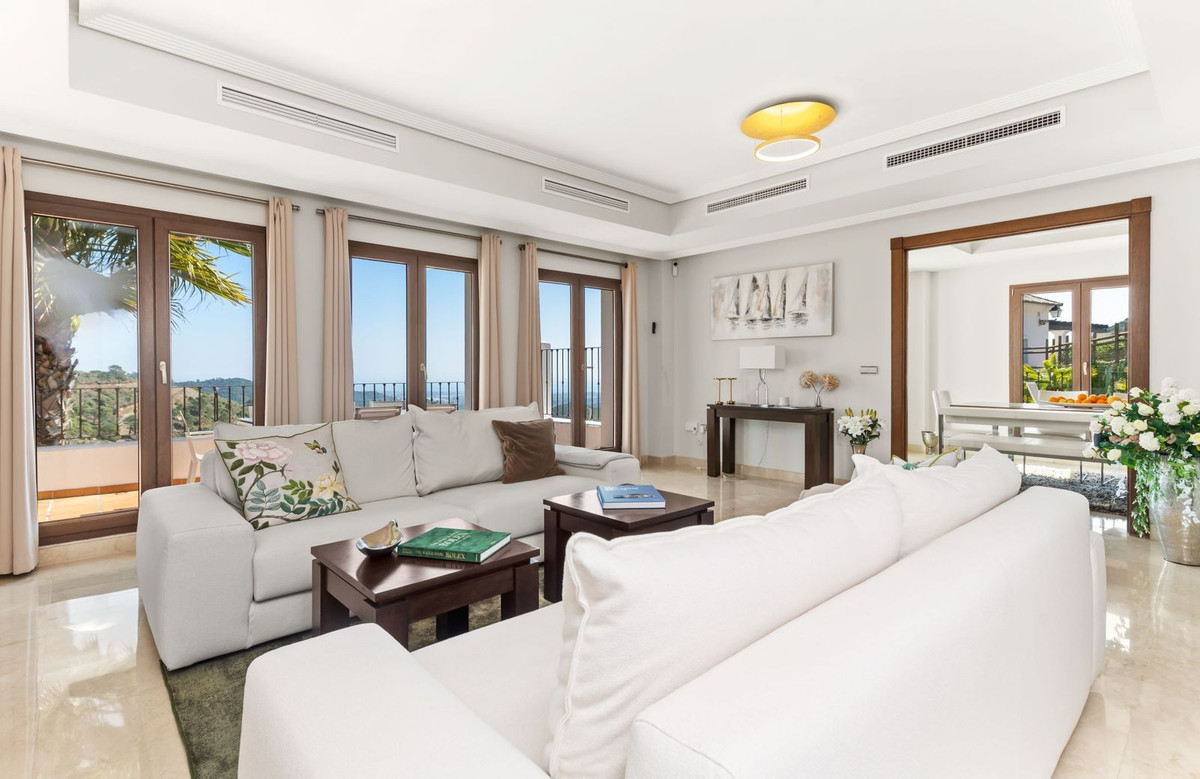 5 Bed Townhouse for sale in Benahavís Costa Del Sol, Málaga, Spain