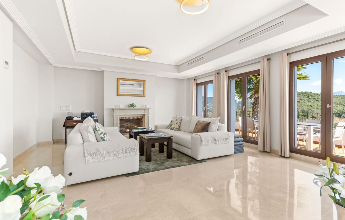 5 Bed Townhouse for sale in Benahavís Costa Del Sol, Málaga, Spain