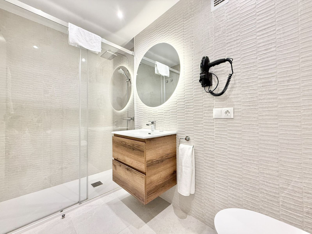 Se vende Apartamento Planta Media de 2 dormitorios en Costa Del Sol, Málaga, España