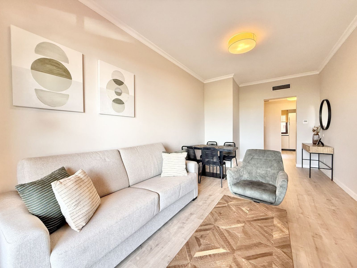 Se vende Apartamento Planta Media de 2 dormitorios en Costa Del Sol, Málaga, España