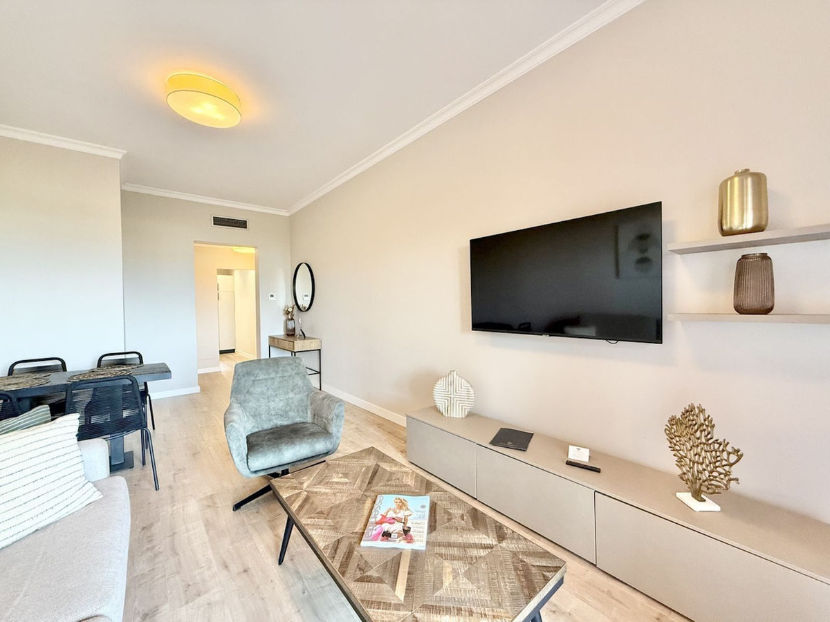 Se vende Apartamento Planta Media de 2 dormitorios en Costa Del Sol, Málaga, España