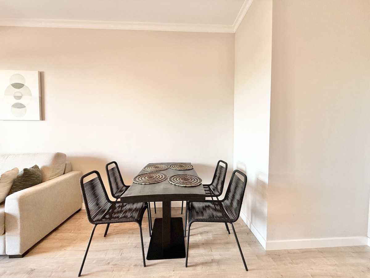 Se vende Apartamento Planta Media de 2 dormitorios en Costa Del Sol, Málaga, España
