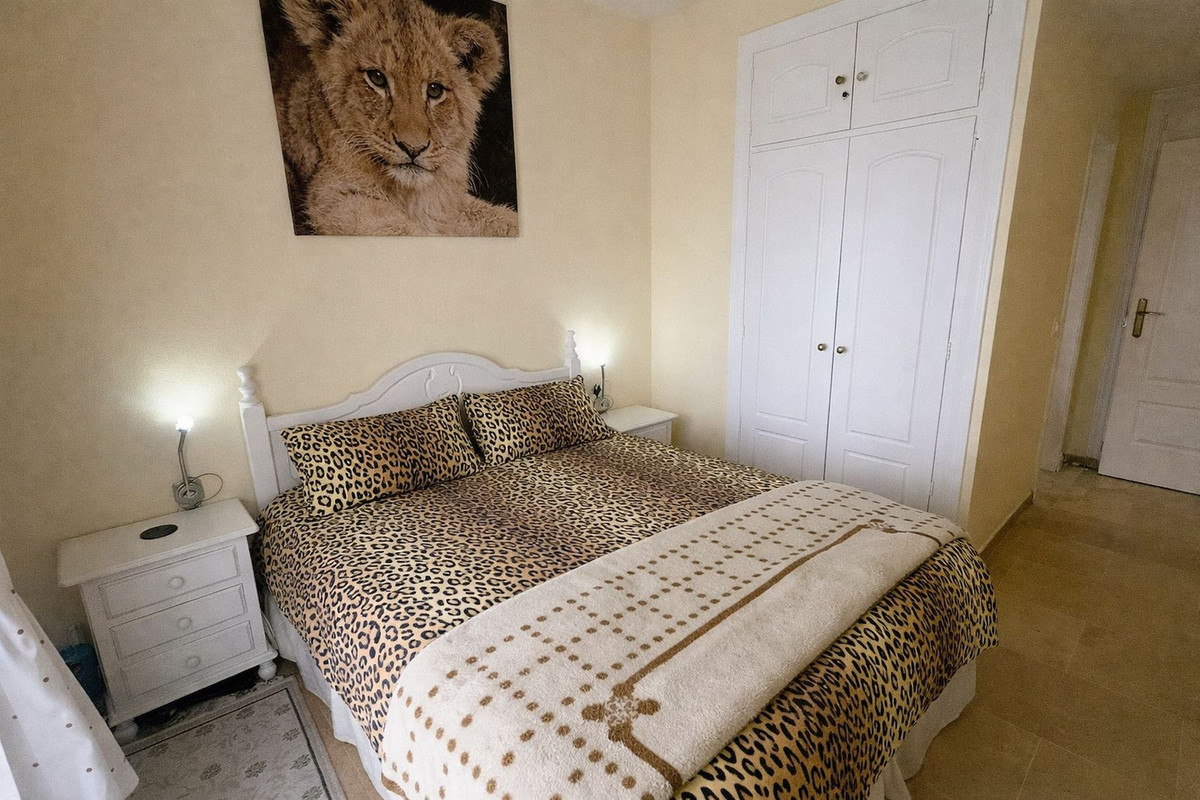 2 Bed Apartment for sale in La Duquesa Costa Del Sol, Málaga, Spain