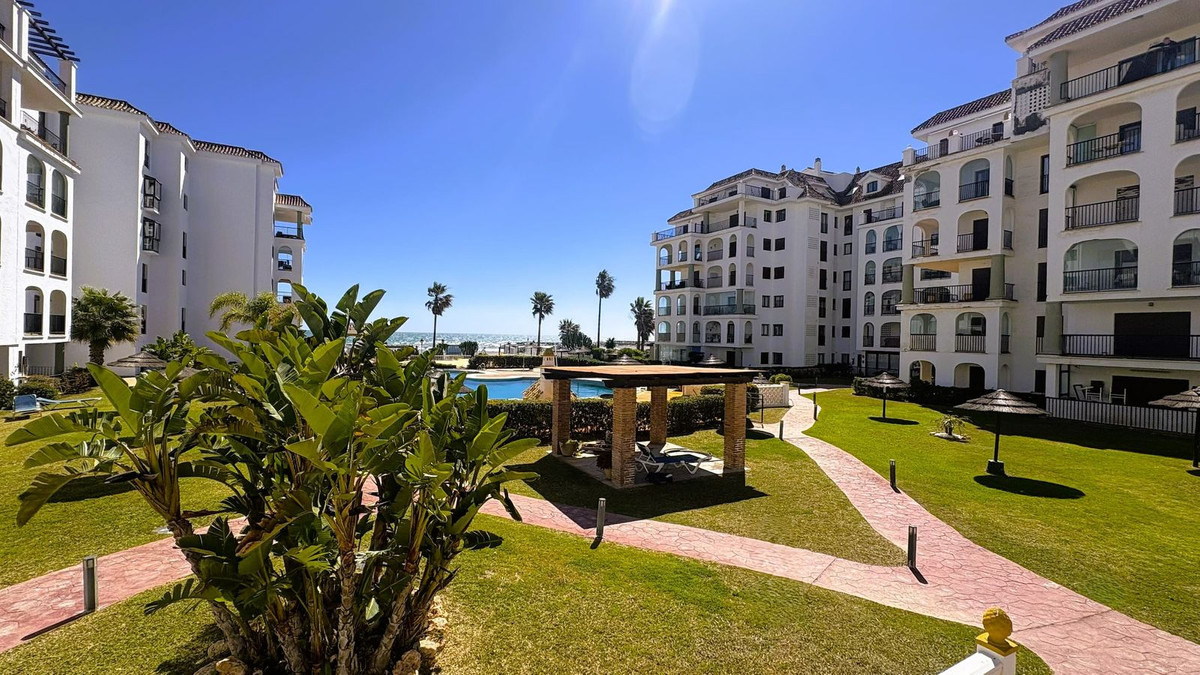 2 Bed Apartment for sale in La Duquesa Costa Del Sol, Málaga, Spain