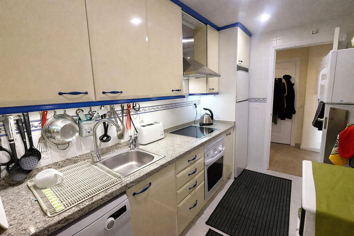 2 Bed Apartment for sale in La Duquesa Costa Del Sol, Málaga, Spain