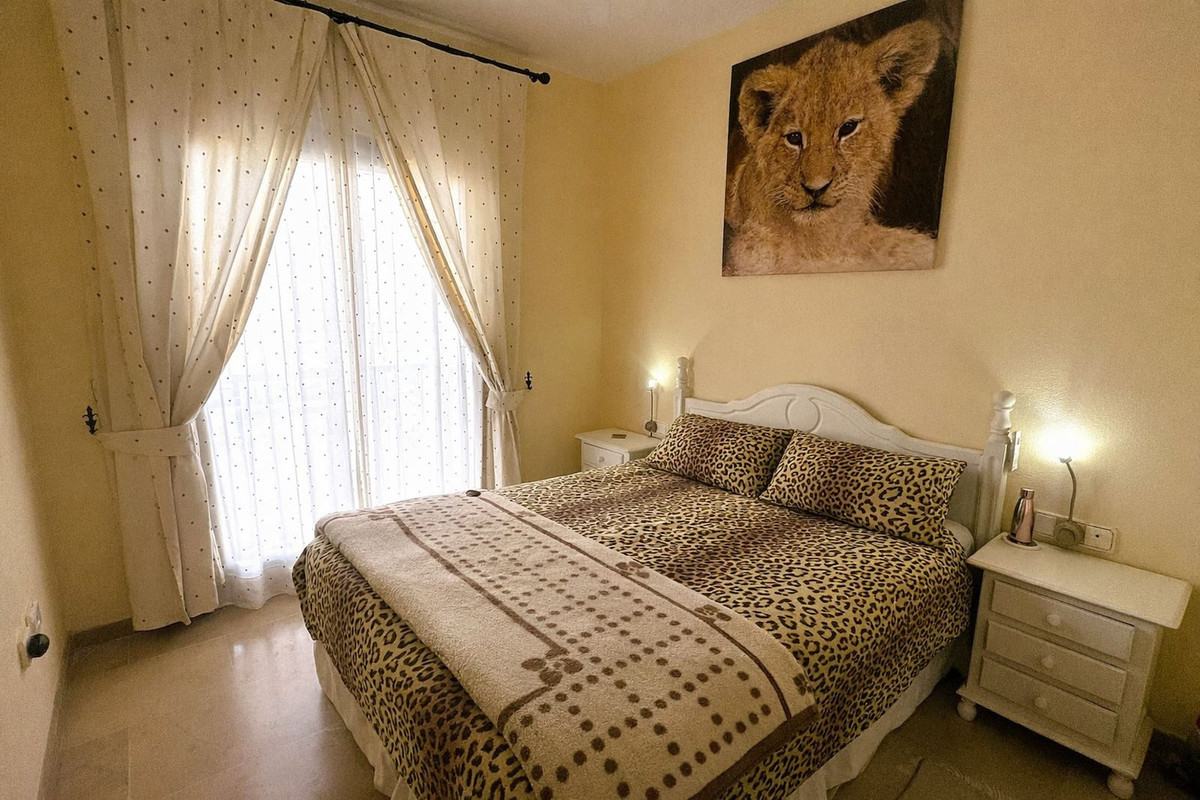 2 Bed Apartment for sale in La Duquesa Costa Del Sol, Málaga, Spain