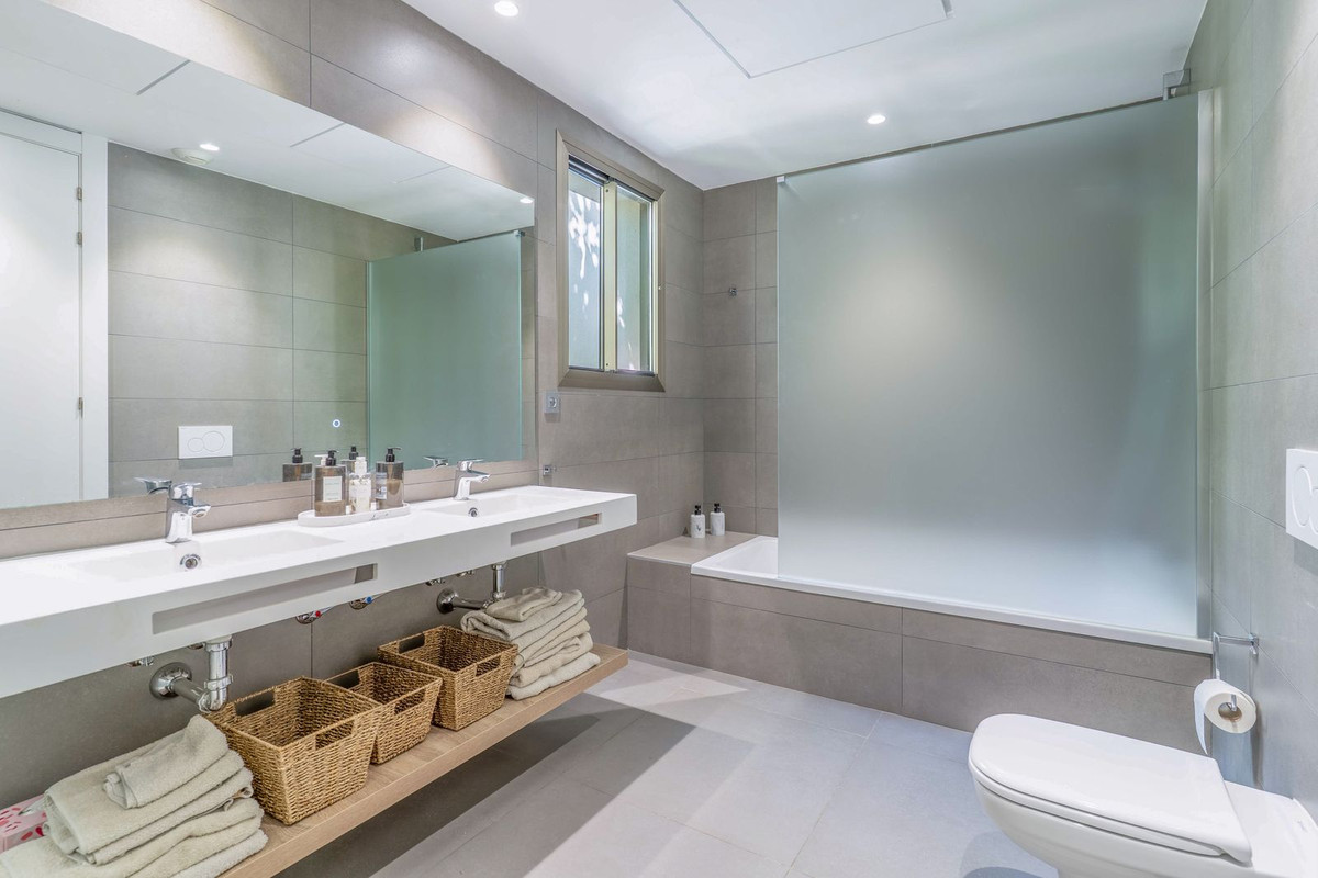 Se vende Apartamento en Planta Última de 4 dormitorios en Costa Del Sol, Málaga, España