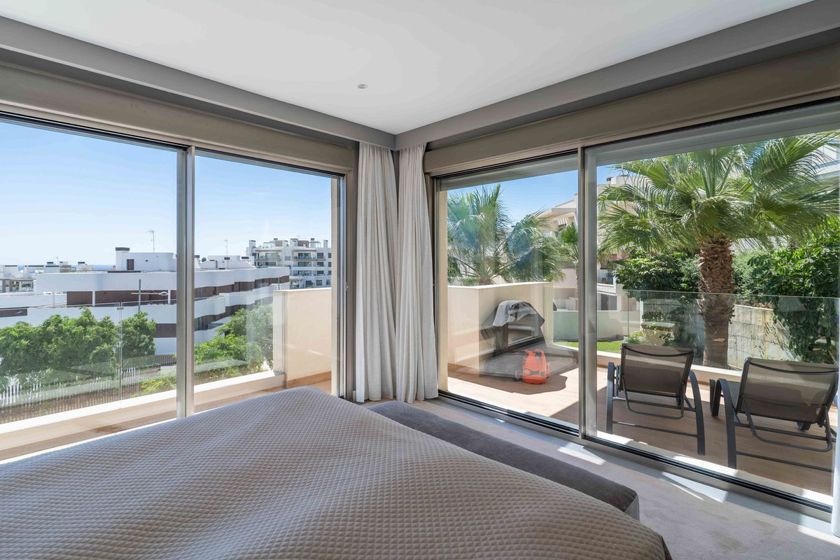 Se vende Apartamento en Planta Última de 4 dormitorios en Costa Del Sol, Málaga, España