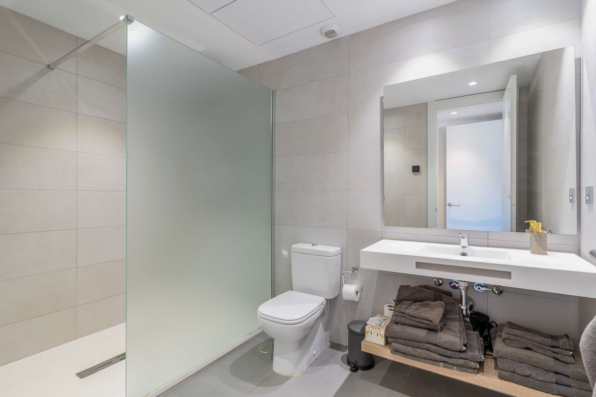 Se vende Apartamento en Planta Última de 4 dormitorios en Costa Del Sol, Málaga, España
