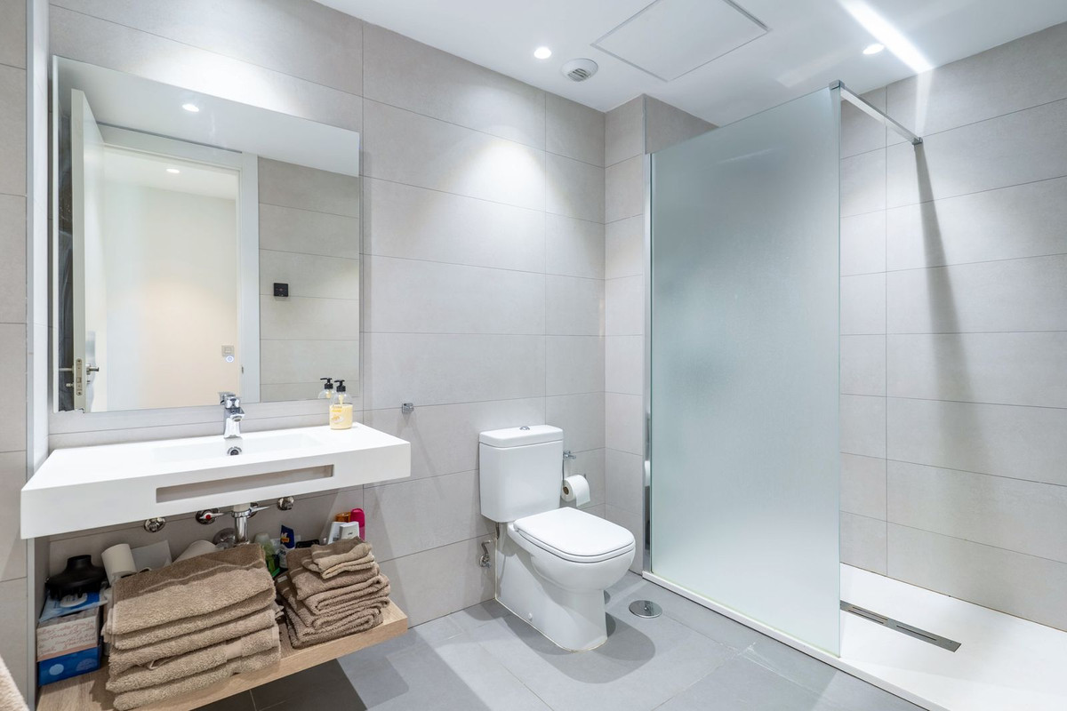 Se vende Apartamento en Planta Última de 4 dormitorios en Costa Del Sol, Málaga, España