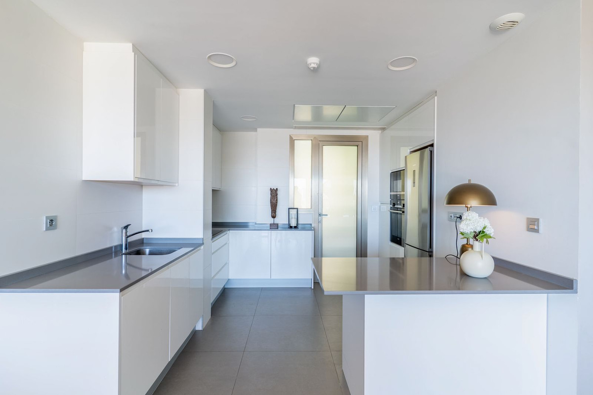 Se vende Apartamento en Planta Última de 4 dormitorios en Costa Del Sol, Málaga, España