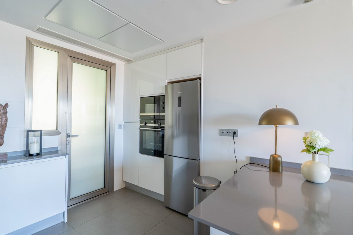 Se vende Apartamento en Planta Última de 4 dormitorios en Costa Del Sol, Málaga, España