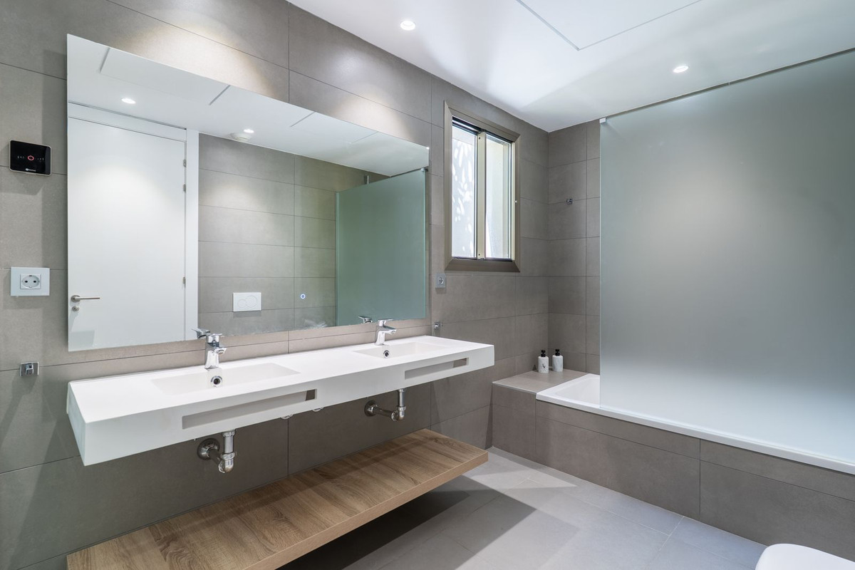 Se vende Apartamento en Planta Última de 4 dormitorios en Costa Del Sol, Málaga, España
