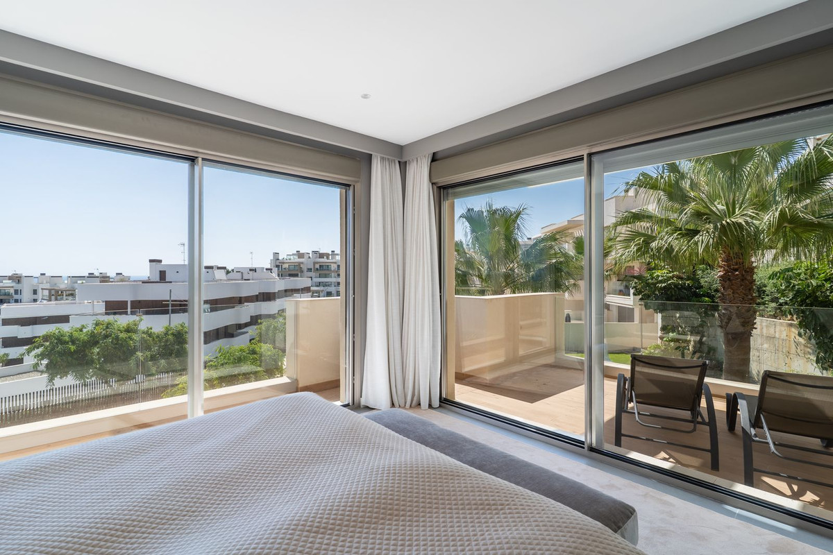 Se vende Apartamento en Planta Última de 4 dormitorios en Costa Del Sol, Málaga, España