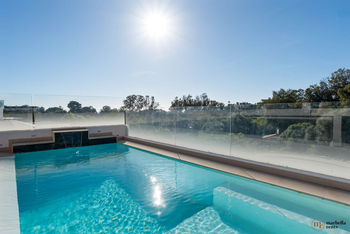 Se vende Pareada de 6 dormitorios en Costa Del Sol, Málaga, España