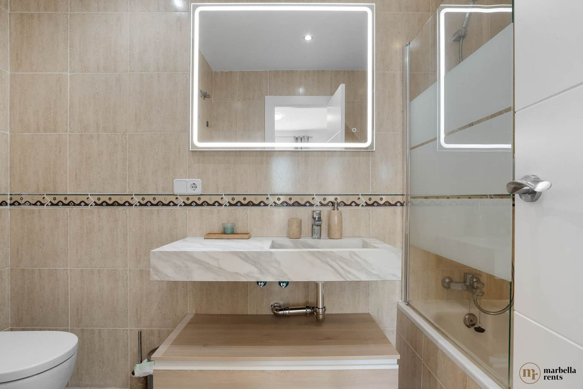 Se vende Pareada de 6 dormitorios en Costa Del Sol, Málaga, España