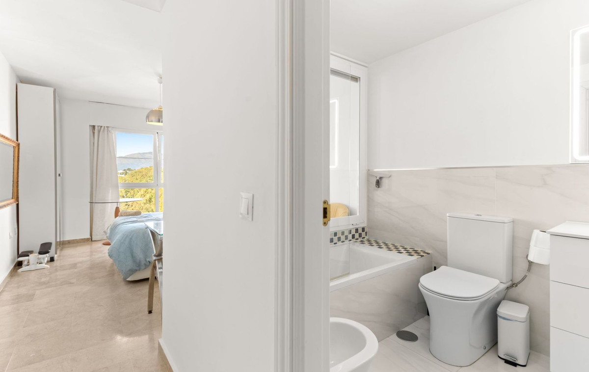 2 Bed Apartment for sale in Atalaya Costa Del Sol, Málaga, Spain