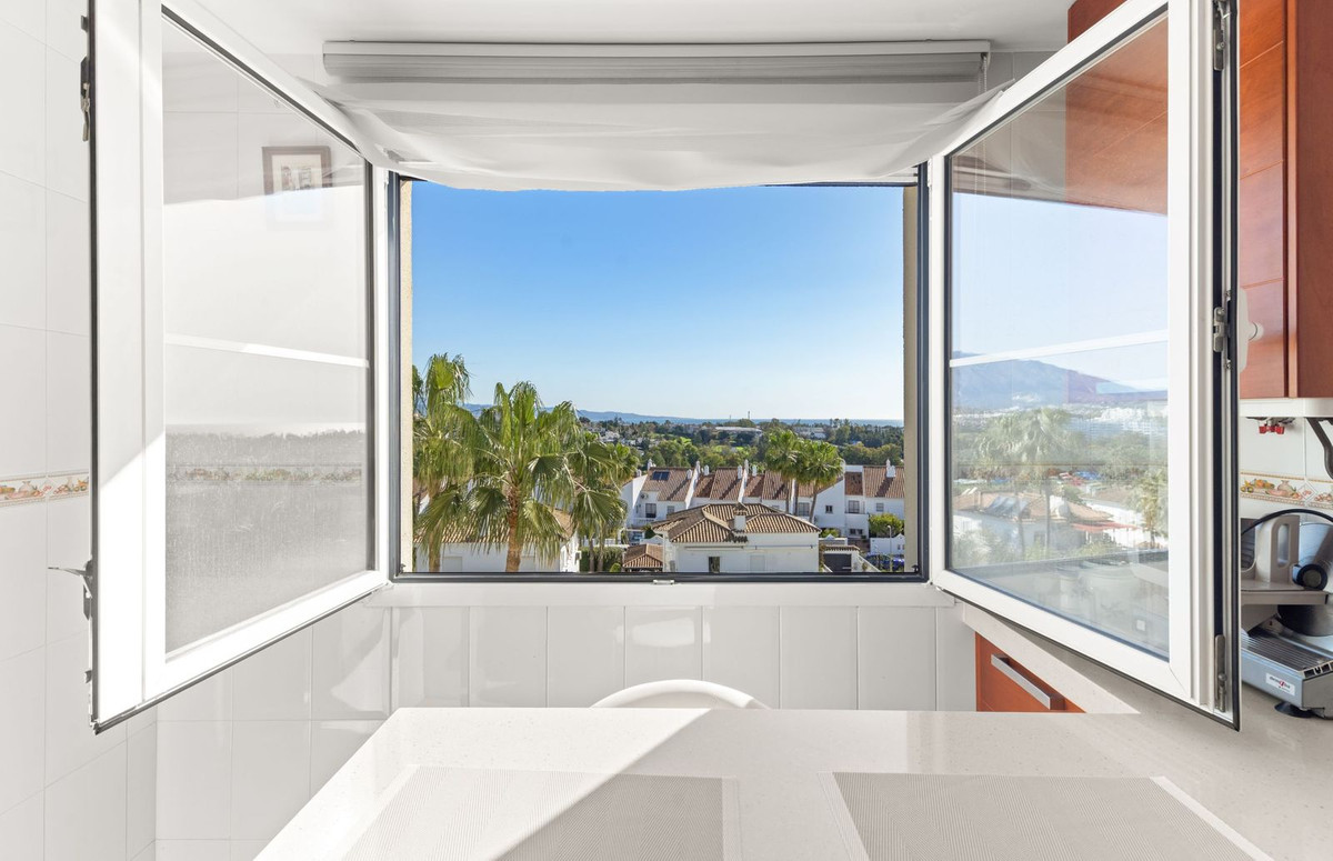 2 Bed Apartment for sale in Atalaya Costa Del Sol, Málaga, Spain