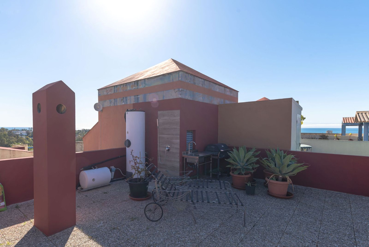 2 Bed Apartment for sale in Atalaya Costa Del Sol, Málaga, Spain