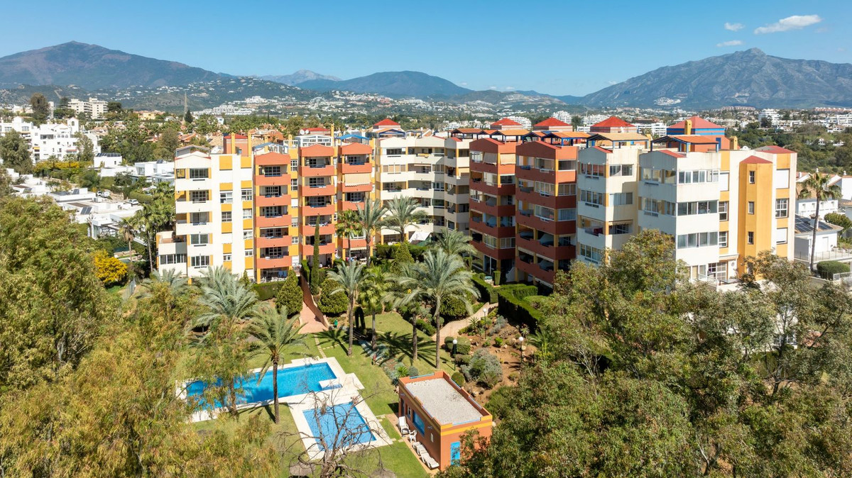 2 Bed Apartment for sale in Atalaya Costa Del Sol, Málaga, Spain
