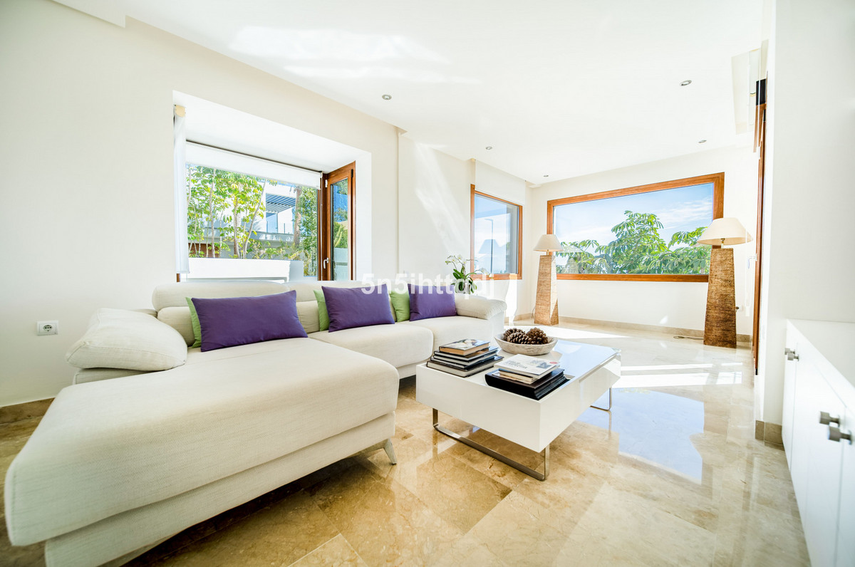 Se vende Villa - Chalet de 5 dormitorios en Costa Del Sol, Málaga, España