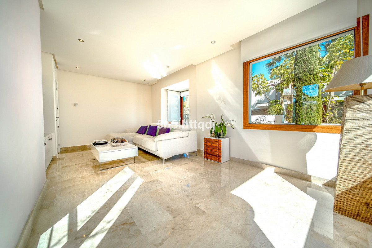 Se vende Villa - Chalet de 5 dormitorios en Costa Del Sol, Málaga, España