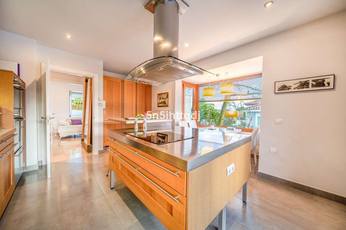Se vende Villa - Chalet de 5 dormitorios en Costa Del Sol, Málaga, España