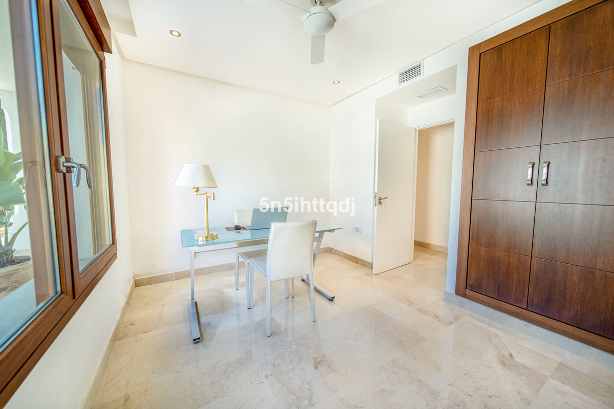 Se vende Villa - Chalet de 5 dormitorios en Costa Del Sol, Málaga, España
