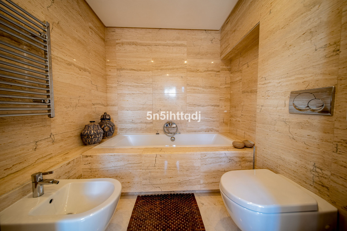 Se vende Villa - Chalet de 5 dormitorios en Costa Del Sol, Málaga, España