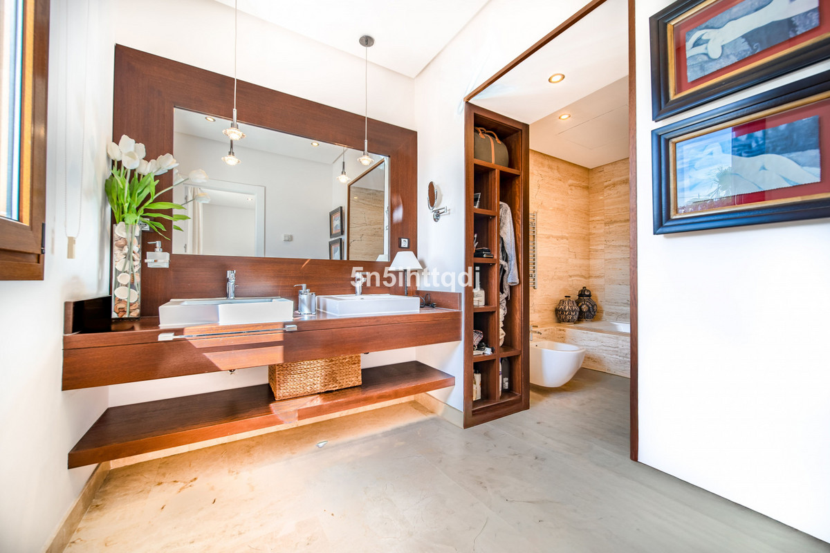 Se vende Villa - Chalet de 5 dormitorios en Costa Del Sol, Málaga, España