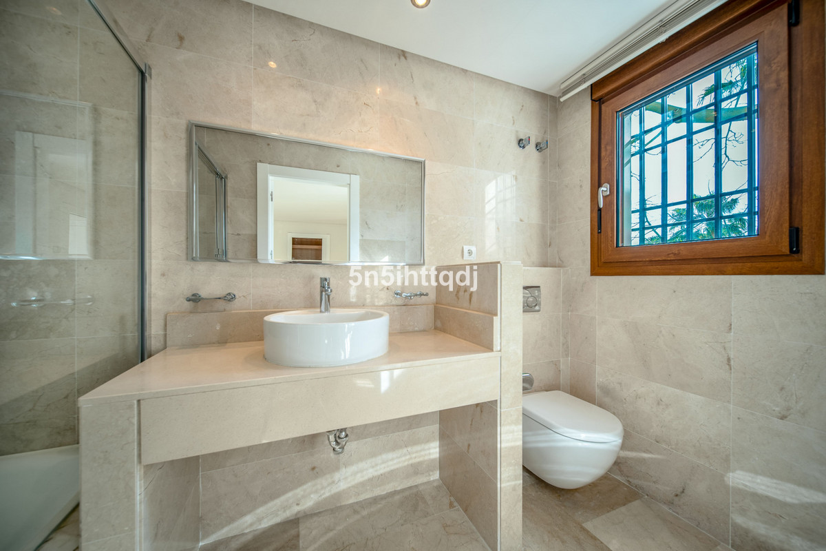 Se vende Villa - Chalet de 5 dormitorios en Costa Del Sol, Málaga, España