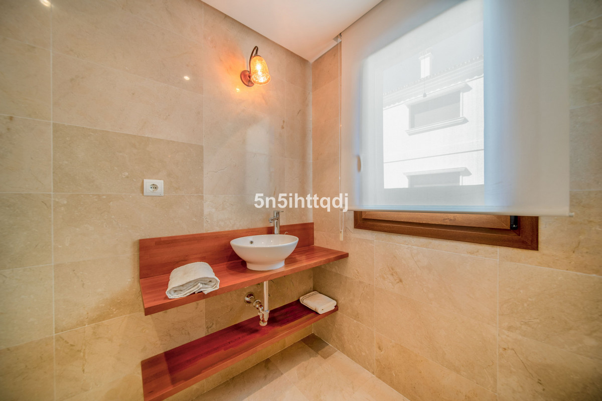 Se vende Villa - Chalet de 5 dormitorios en Costa Del Sol, Málaga, España