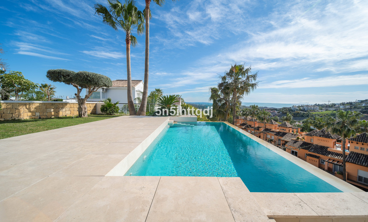 Se vende Villa - Chalet de 5 dormitorios en Costa Del Sol, Málaga, España