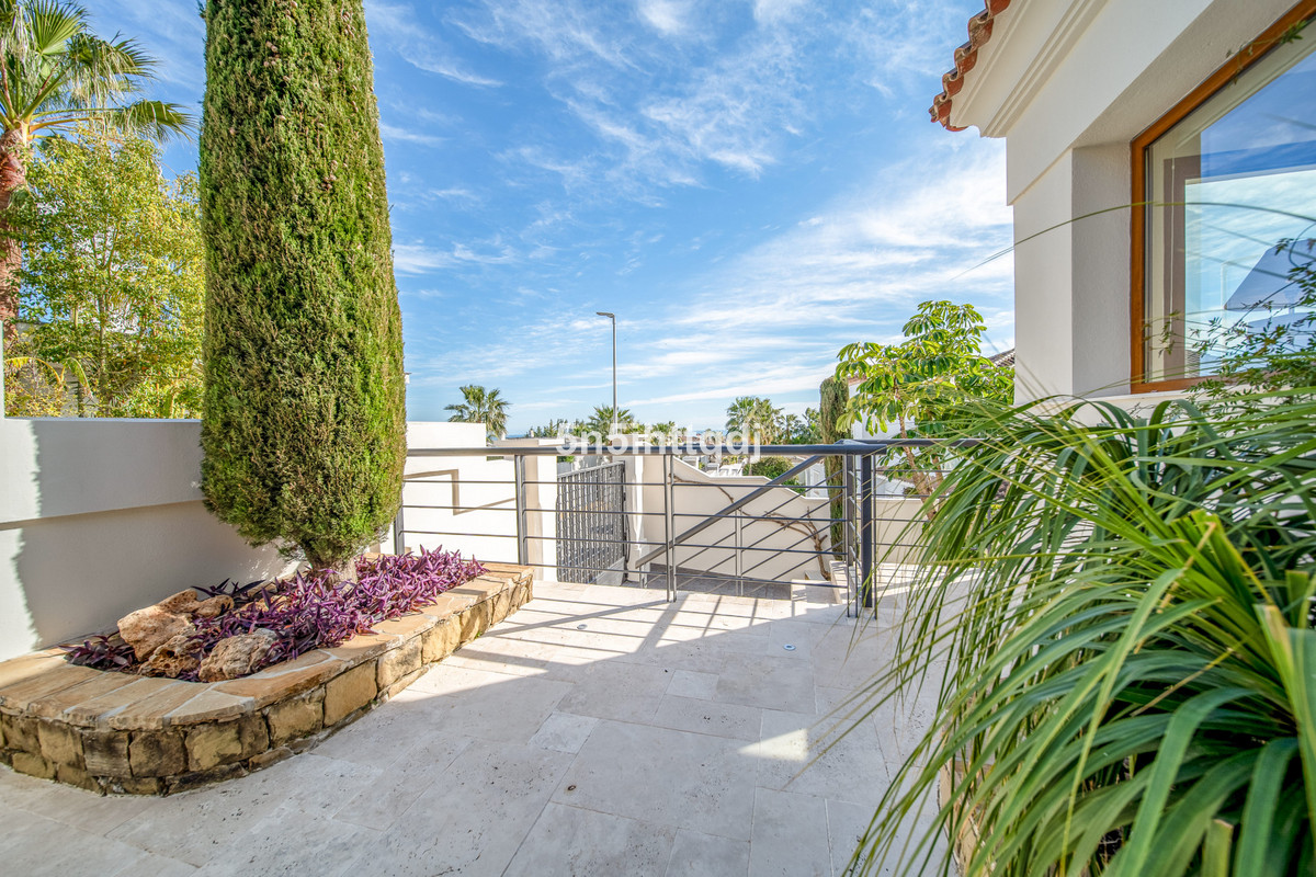 Se vende Villa - Chalet de 5 dormitorios en Costa Del Sol, Málaga, España