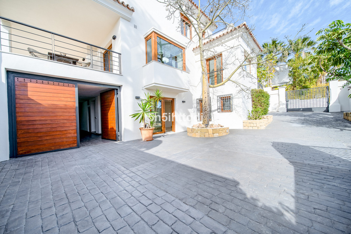 Se vende Villa - Chalet de 5 dormitorios en Costa Del Sol, Málaga, España