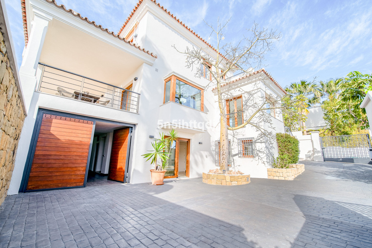 Se vende Villa - Chalet de 5 dormitorios en Costa Del Sol, Málaga, España