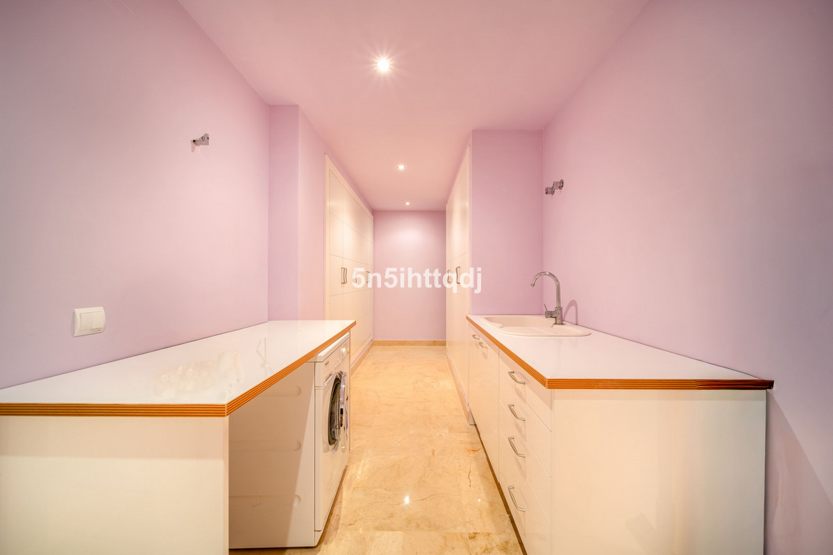 Se vende Villa - Chalet de 5 dormitorios en Costa Del Sol, Málaga, España