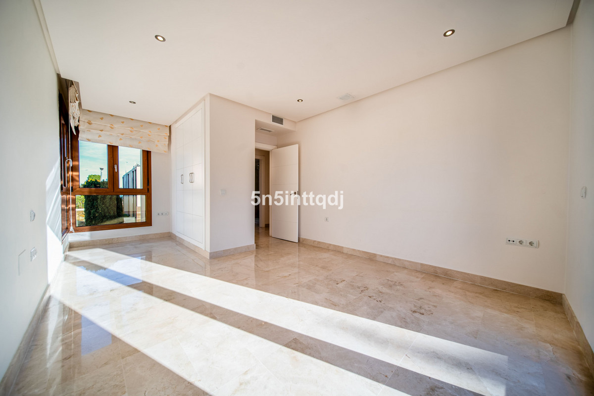 Se vende Villa - Chalet de 5 dormitorios en Costa Del Sol, Málaga, España