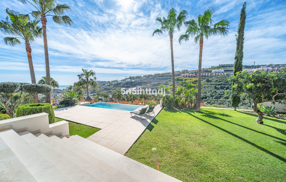 Se vende Villa - Chalet de 5 dormitorios en Costa Del Sol, Málaga, España