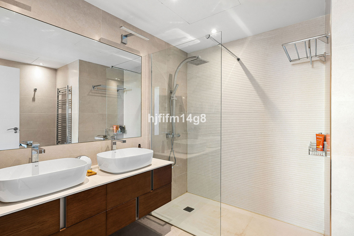 2 Bed Apartment for sale in Benahavís Costa Del Sol, Málaga, Spain