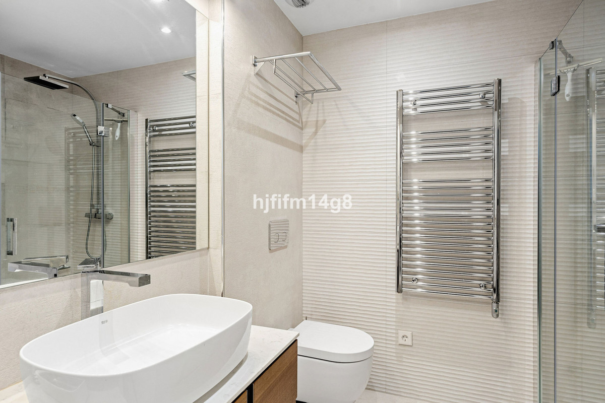 2 Bed Apartment for sale in Benahavís Costa Del Sol, Málaga, Spain