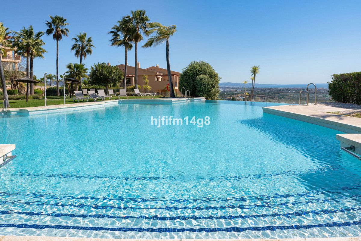 2 Bed Apartment for sale in Benahavís Costa Del Sol, Málaga, Spain