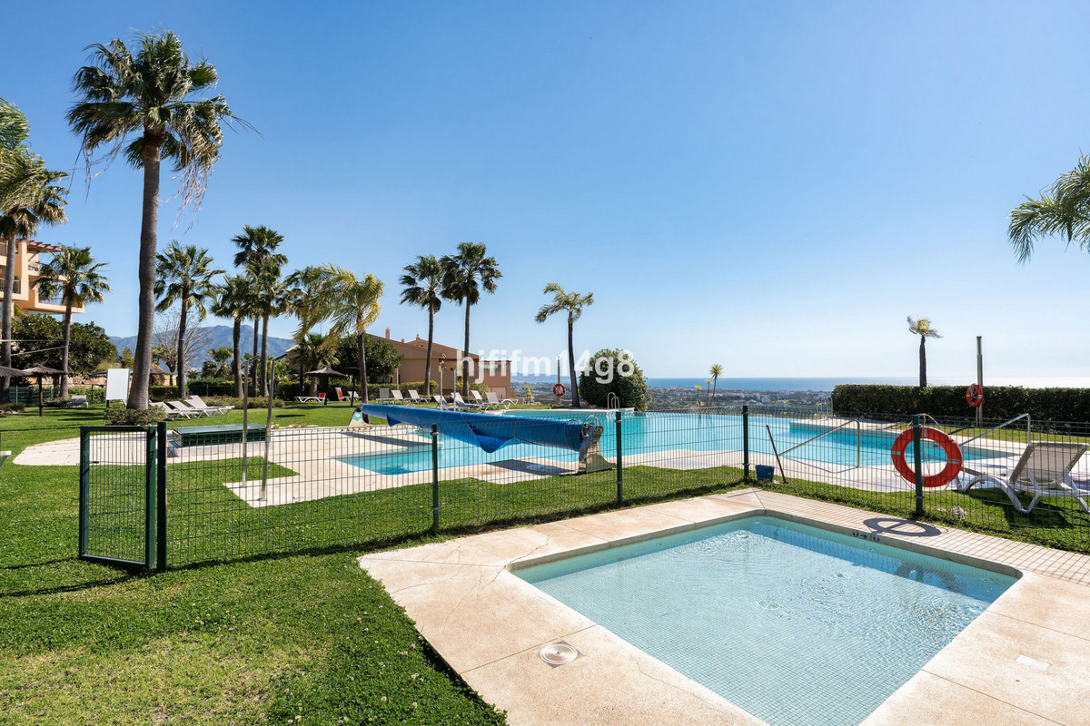 2 Bed Apartment for sale in Benahavís Costa Del Sol, Málaga, Spain