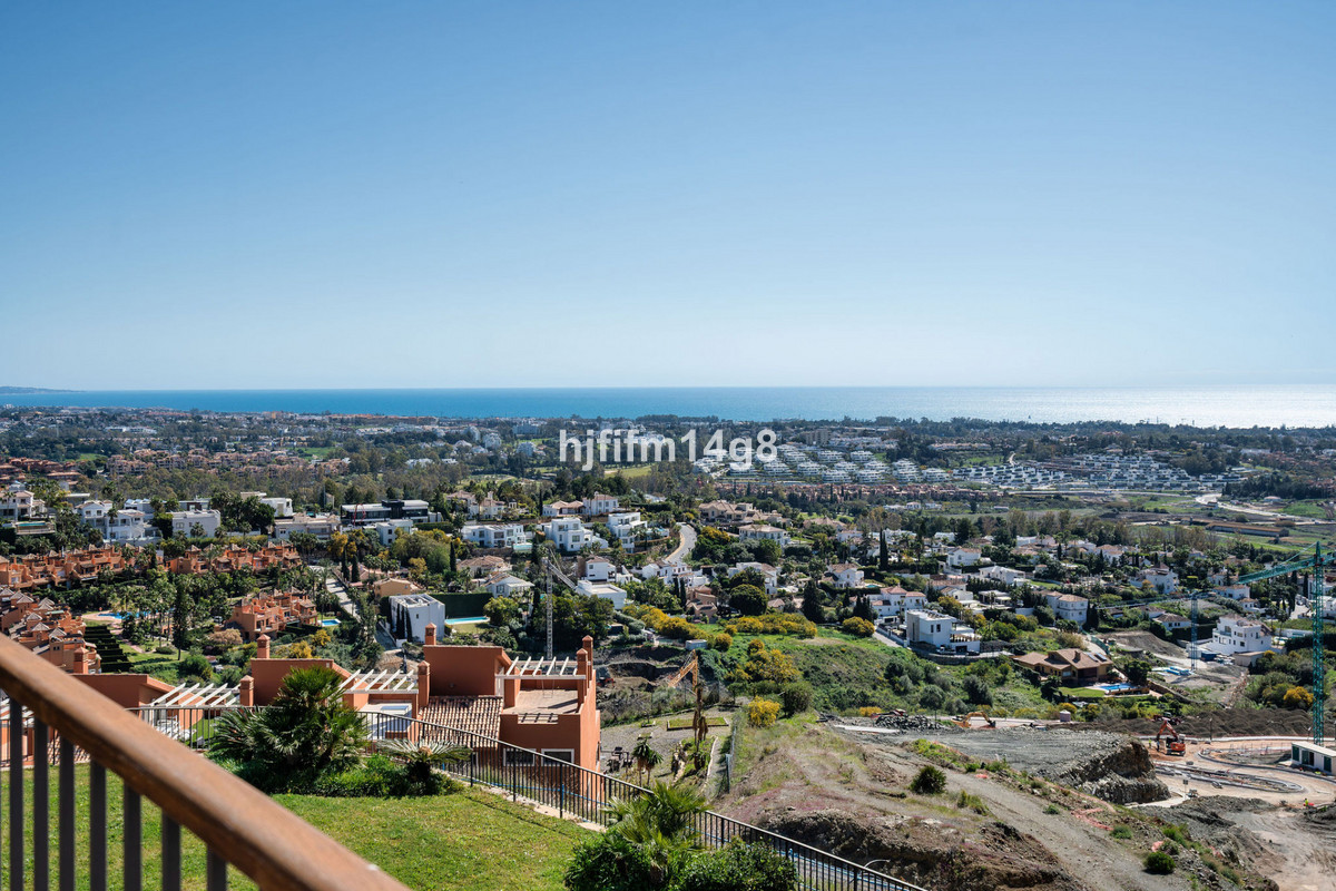 2 Bed Apartment for sale in Benahavís Costa Del Sol, Málaga, Spain